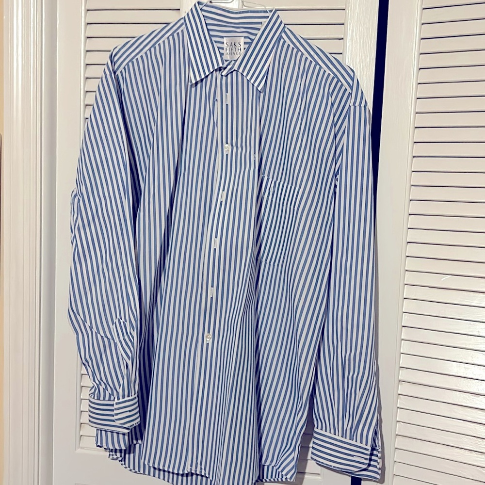 Men’s Saks Fifth Avenue Size XL.